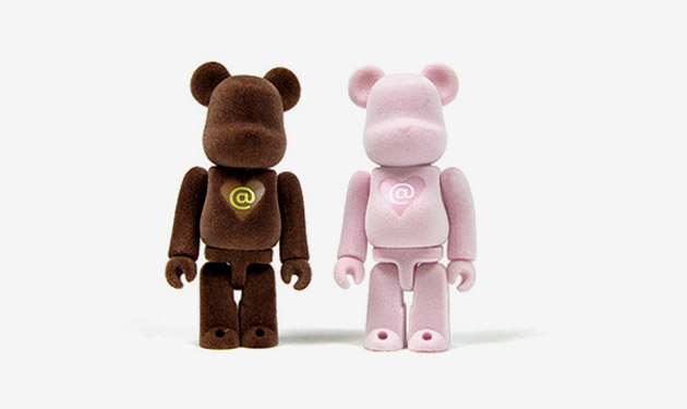 medicom-toy-2009-valentines-day-bearbrick-1