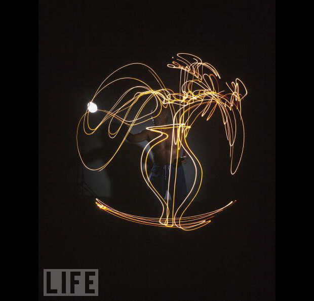 picasso-drawing-with-light