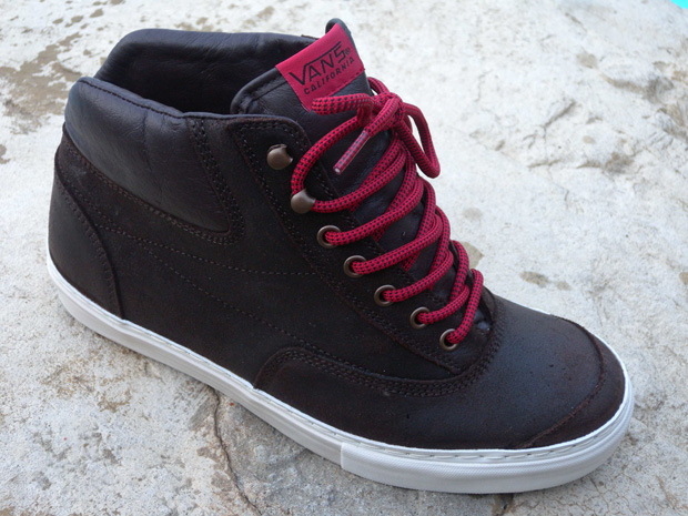 vans-california-2009-holiday-switchback