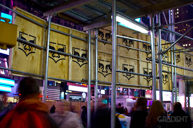 obey levis live installation shepard fairey times square 9 Shepard Fairey Obey Collaboration With Levis Times Square Event