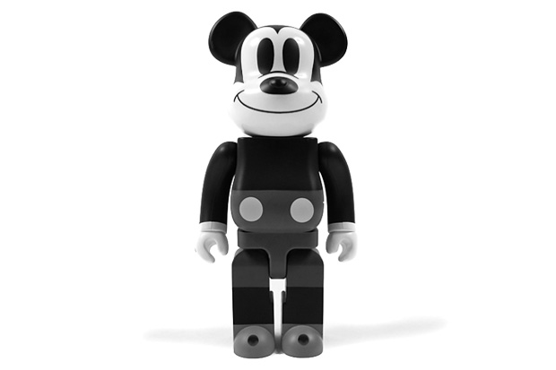 Medicom Toy releases a black & white version of its 400% Mickey Mouse 