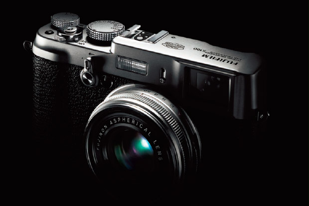 photography tradeshow, Fujifilm unveil their retro modern Finepix-X100.