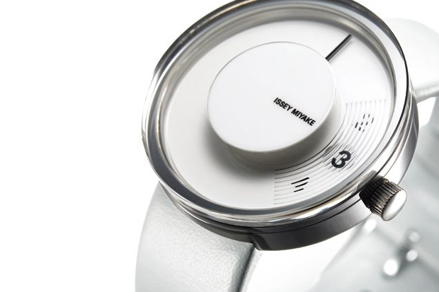 issey miyaki vue timepiece 3 Yves Behar for Issey Miyake Vue Watch   A Closer Look