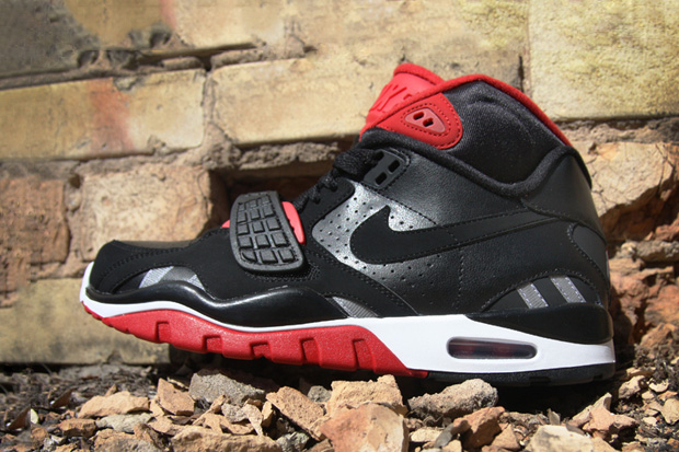 nike air trainer red